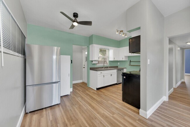 Foto del edificio - Fully Upgraded 3/2 Home SoDo District-Inte...