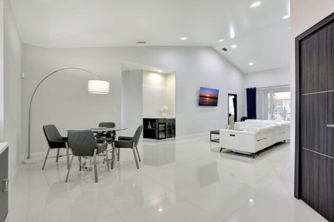 Foto del edificio - 6584 Villa Sonrisa Dr