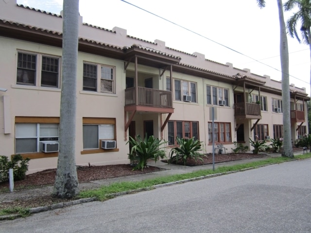 Primary Photo - El Patio Apartments Badenton