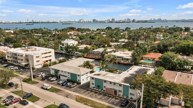 Foto del edificio - 1316 NE 105th St