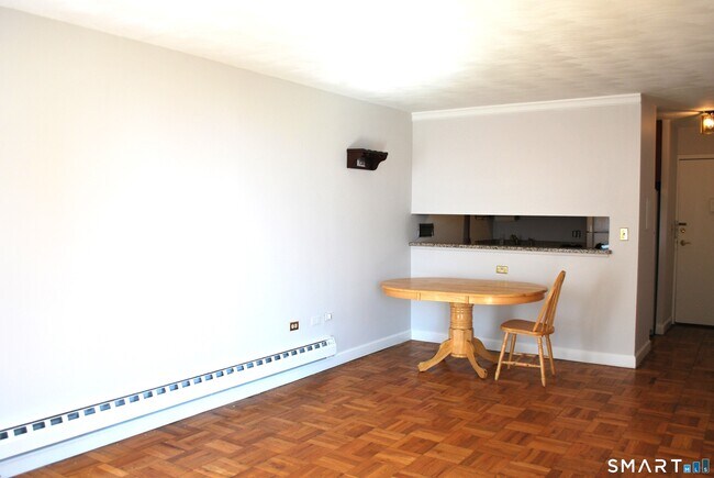 Foto del edificio - 87 Glenbrook Rd