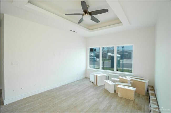 Building Photo - 1428 E Hibiscus Ave