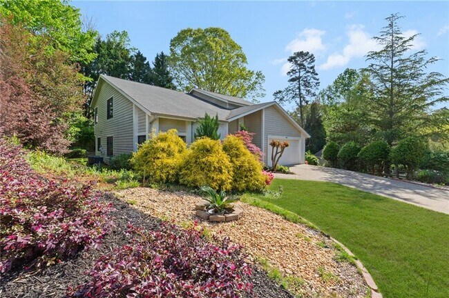 Foto del edificio - 890 Muirfield Ridge NE