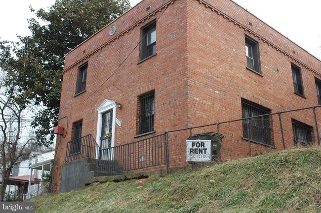 Building Photo - 5065 Sheriff Rd NE