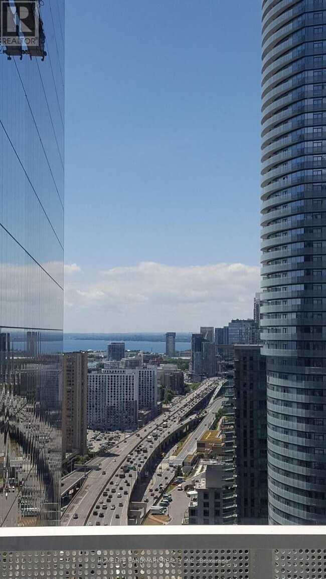 Photo du bâtiment - 100 Harbour St
