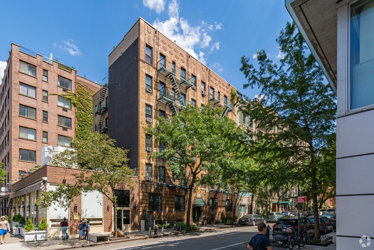 Primary Photo - 461 W 44th St
