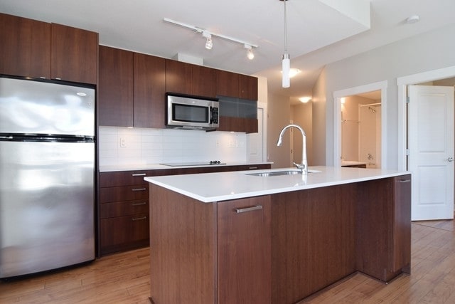 Building Photo - 305-13321 102A Av