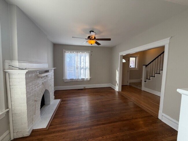 Building Photo - Garden District Gem Just Steps from It All