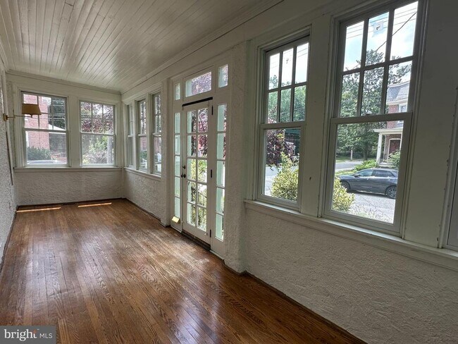 Foto del edificio - 2401 W 18th St