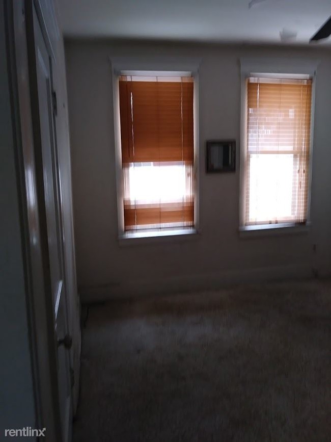 Building Photo - 5807 Toledo St