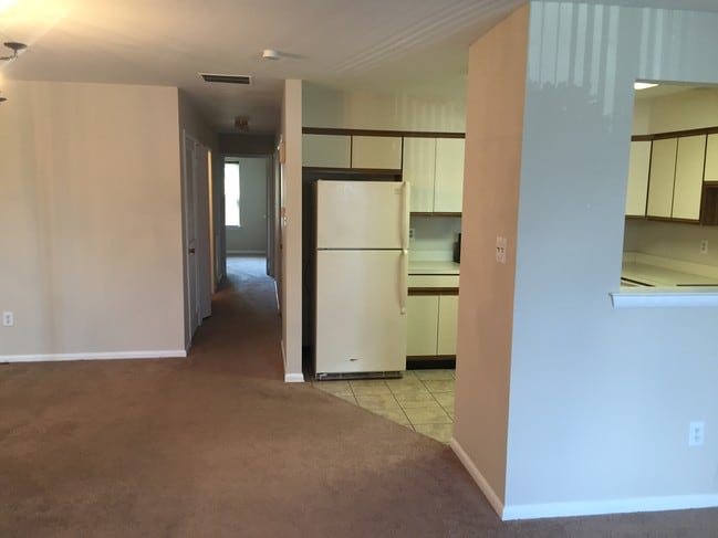 Building Photo - 87 Yellowwood Ct