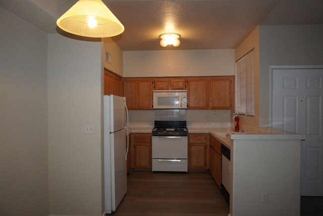 Building Photo - Must see 1 Bedroom Condo!