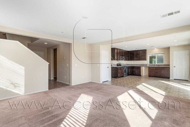 Foto del edificio - Spacious 4 Bed/3 Bath Home In Desirable Ca...