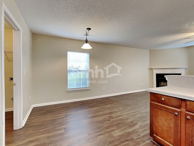 Foto del edificio - 5117 Torrey Ln