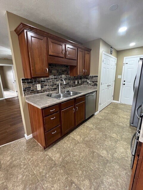 Foto del edificio - "Charming 3-Bedroom Home with 2 Full Baths on Grant Avenue!"