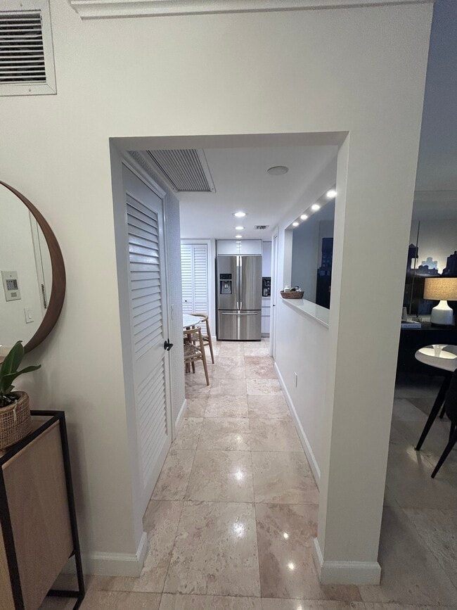 Foto del edificio - 9801 Collins Ave