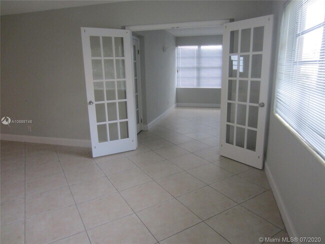 Foto del edificio - 1040 94th St