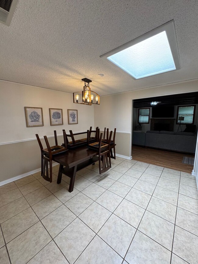 Foto del edificio - Fully Furnished Home Near the Beach in Gro...