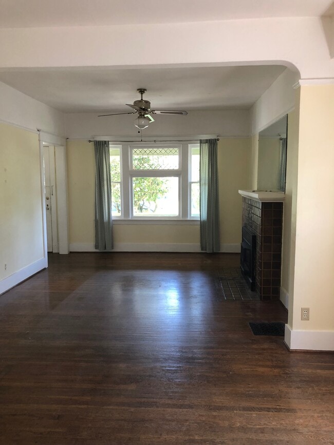 Living room - 1323 SE 49TH AVE