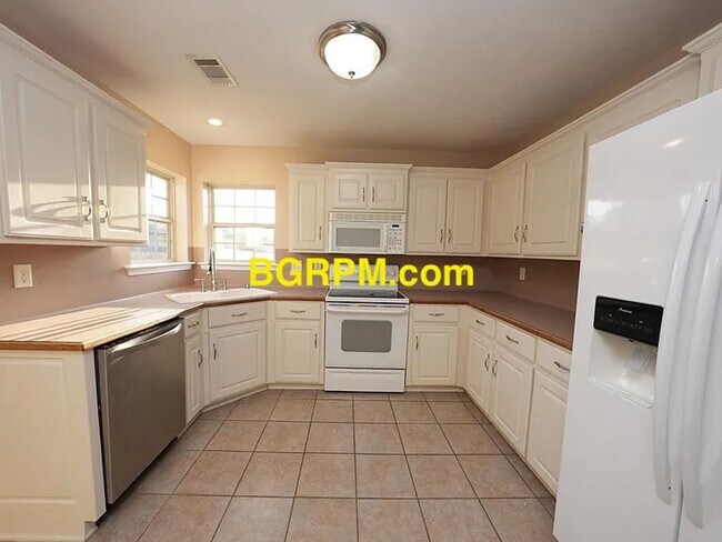 Building Photo - 4 Bdrm, 2 Bath, Cabot Home,