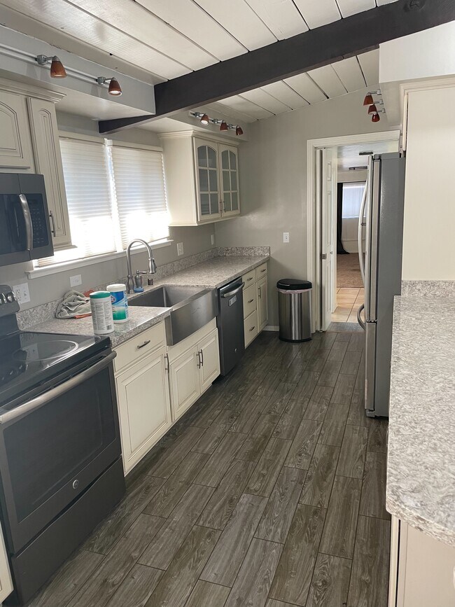 kitchen - 1439 Hoover St
