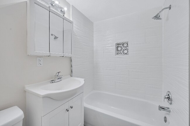 Building Photo - 7174 Donnell Pl