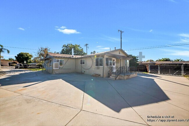 Foto del edificio - 43822 Palm Ave