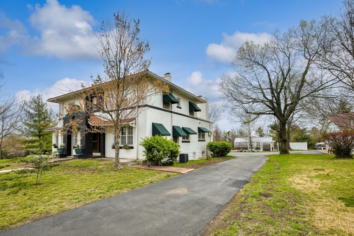 Foto principal - 2736 E 15th St