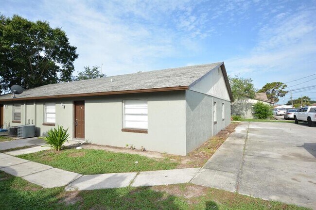 Building Photo - 3060 St Paul Dr