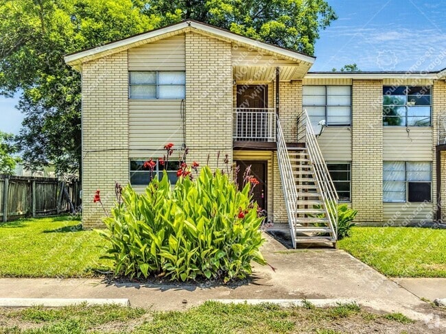 Building Photo - 744 Old Martindale Rd