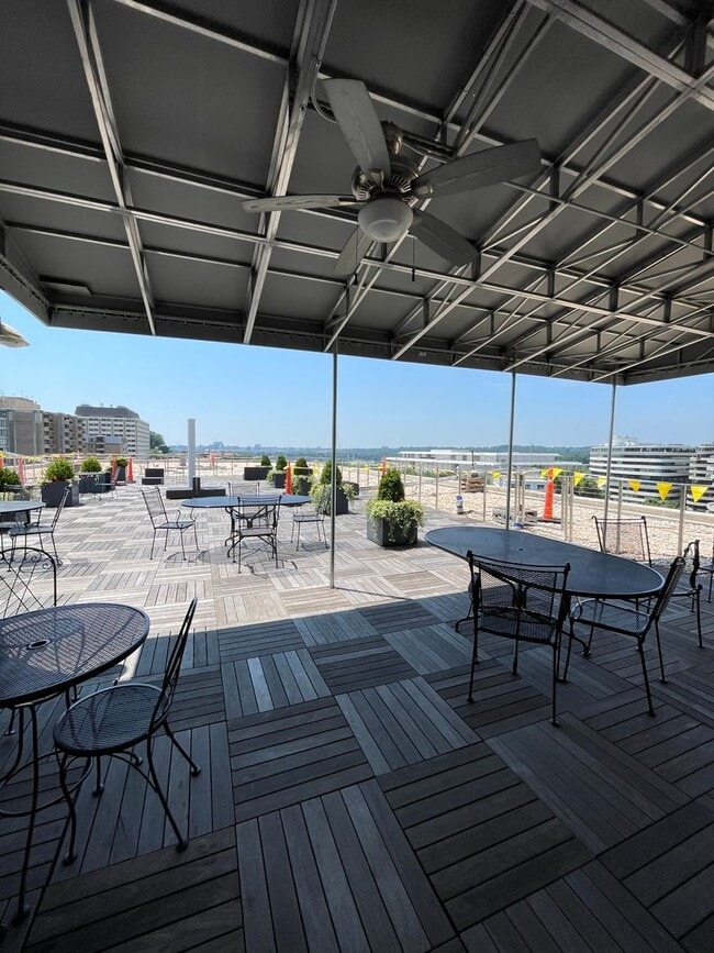 Building Photo - Beautiful 1 BR/1 BA Condo in Foggy Bottom!