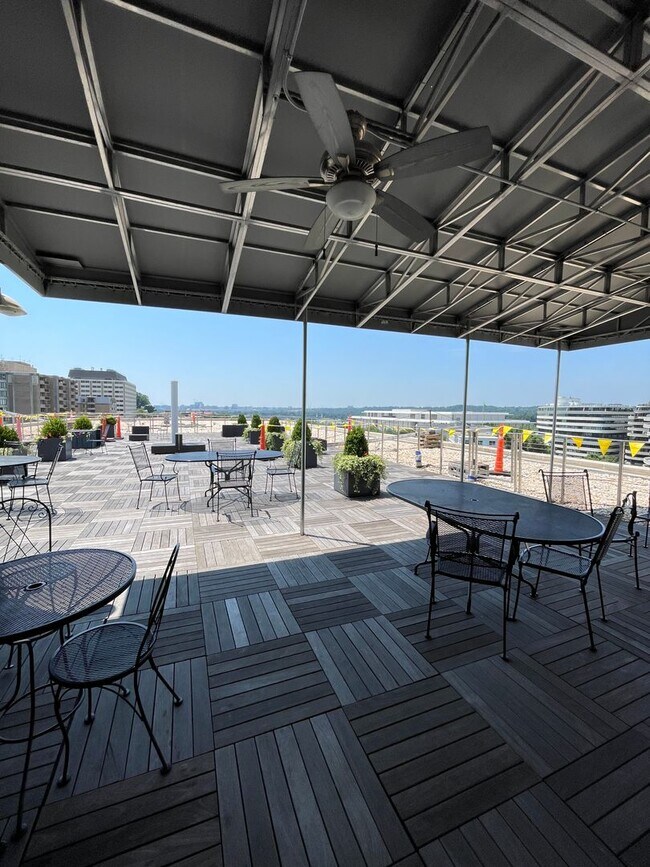 Foto del edificio - Beautiful 1 BR/1 BA Condo in Foggy Bottom!