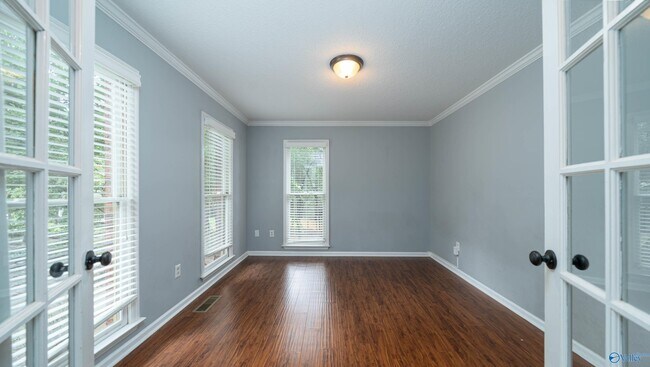 Foto del edificio - 221 Stone Valley Dr