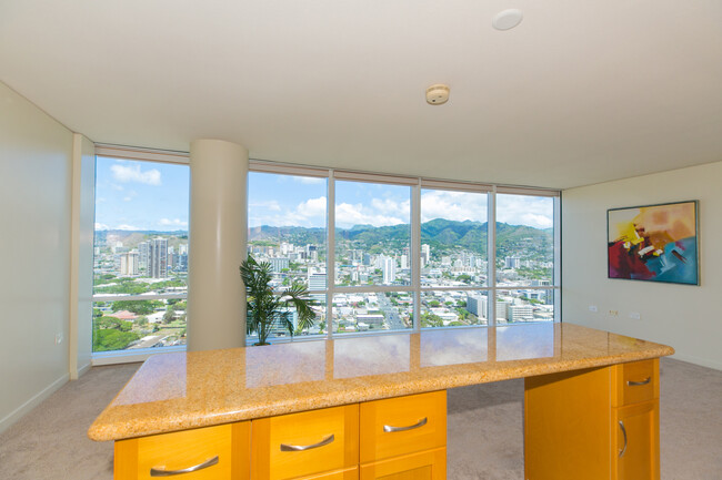 Building Photo - 1296 Kapiolani Blvd