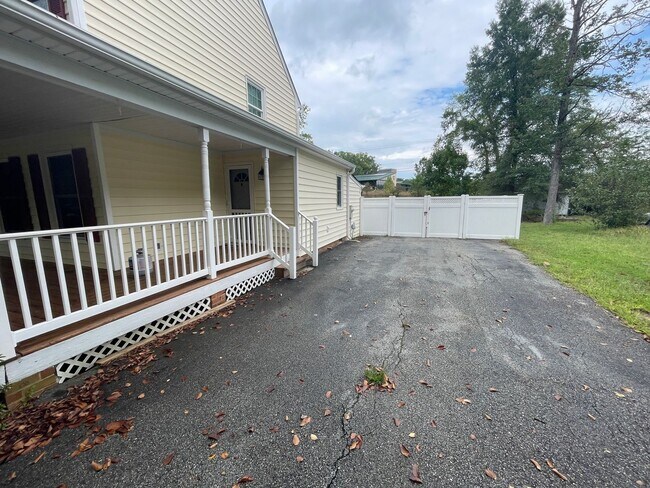 Foto del edificio - Gayton Green 4 Bedroom  2.5 Bath Home
