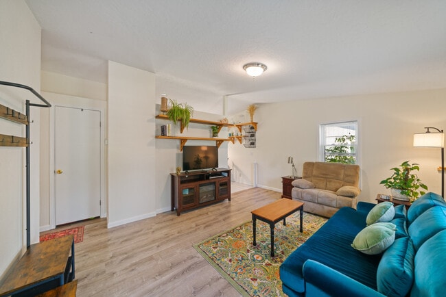 Building Photo - 109 Meghans Way