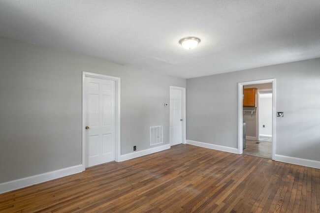Building Photo - 538 Wando Dr