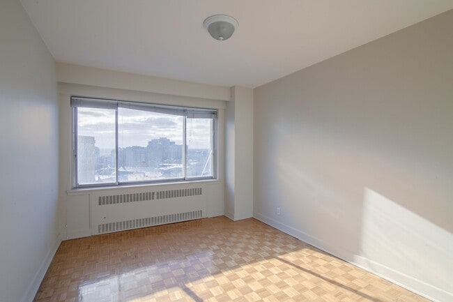 Building Photo - 2285 Rue St Mathieu