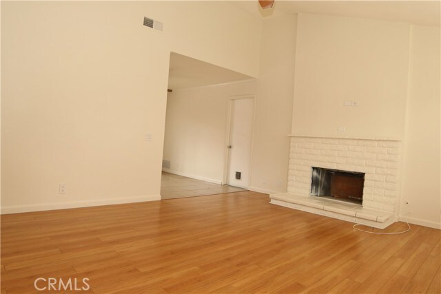 Building Photo - 2049 E Mt Vernon Ave