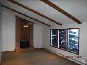Building Photo - 1502 Parkview Pl