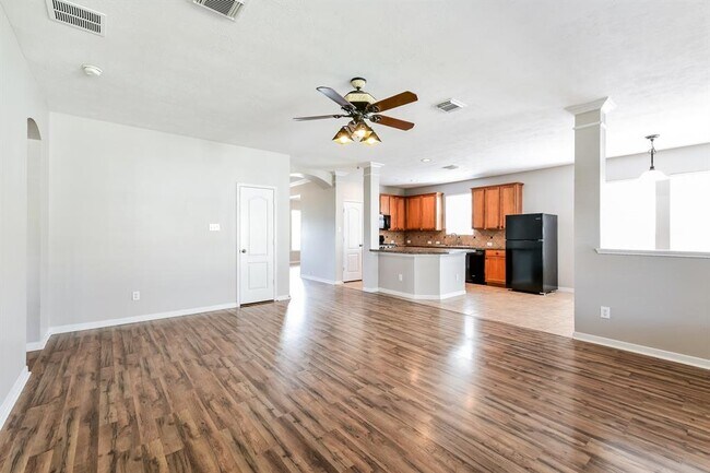 Building Photo - 30030 Saw Oaks Dr