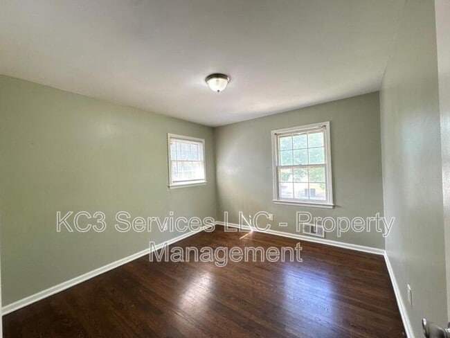 Foto del edificio - 10419 College Ave