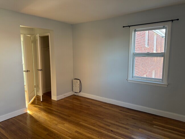 Foto del edificio - 353 S Center St