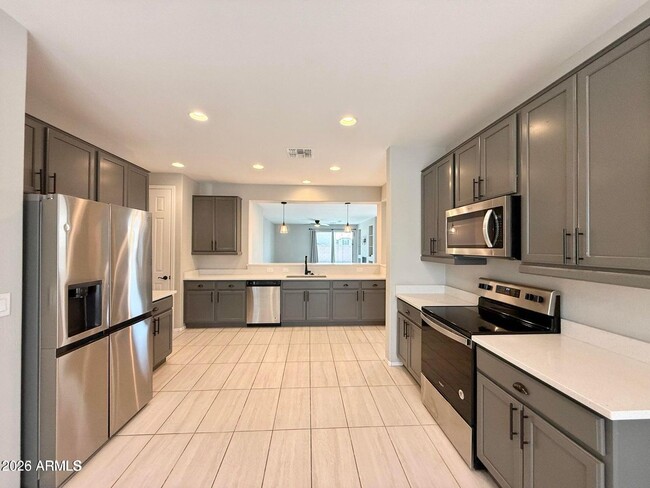 Foto del edificio - Large 3 Bedroom with Pool and Pool Service Included!