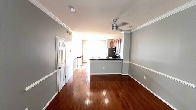 Foto del edificio - Stunning 3 Bed 3.5 Bath End Unit Townhome ...
