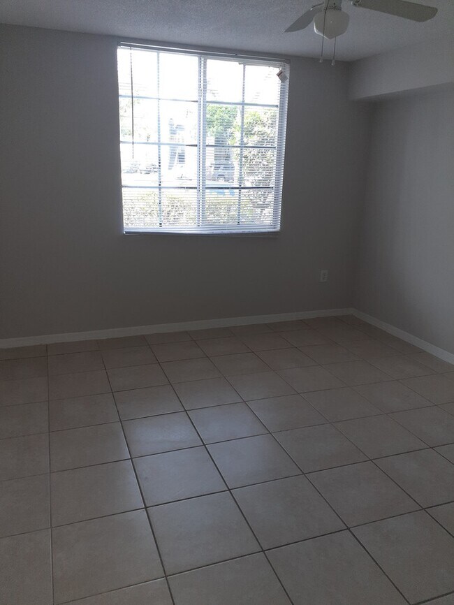 Foto del edificio - COZI/HOMELEY 1BED/1BATH CONDO UNIT ON 2ND ...