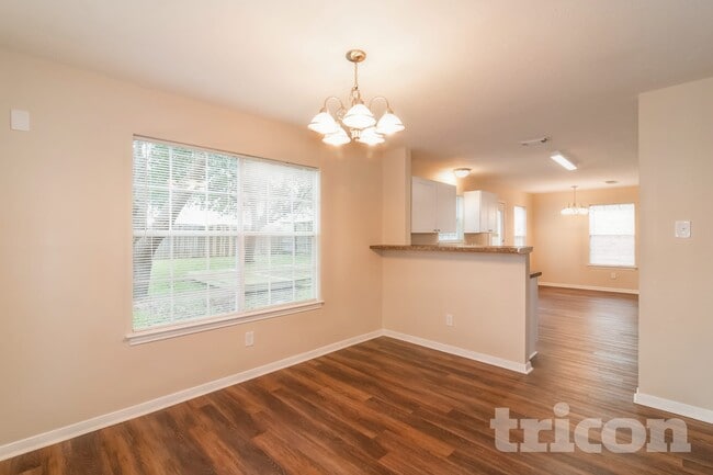 Foto del edificio - 3703 Bent Springs Ln