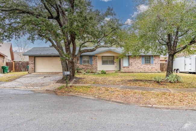 Building Photo - Great Cul-De-Sac Location in Fort Walton B...