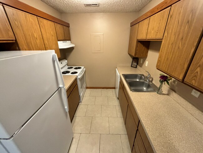 Foto del edificio - 5010 Emerald Dr