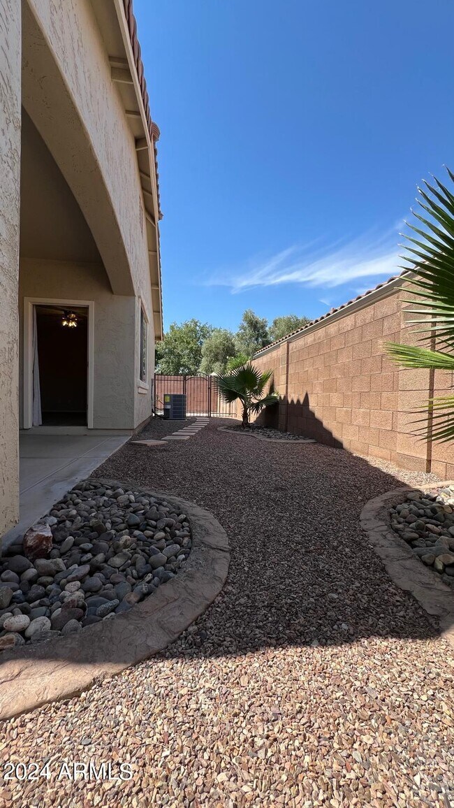 Building Photo - 3802 E Flower Ct